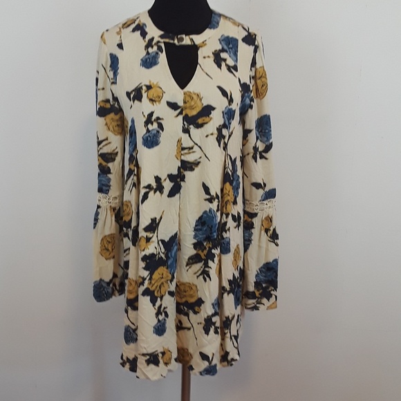 Altar'd State Dresses & Skirts - Altar'd State BOHO floral bell sleeve dress